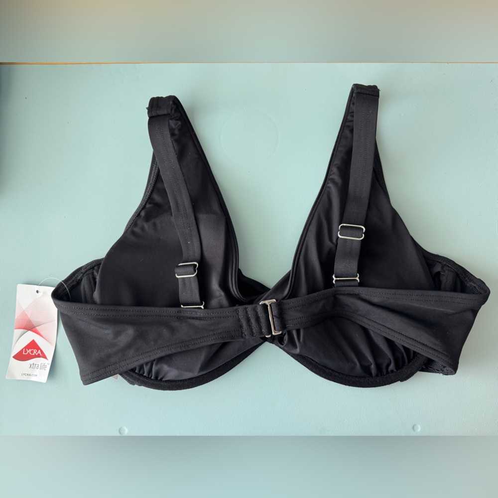 Lands’ End Women’s Twist Front Underwire Bikini Swimsuit Top - Picture 4 of 9